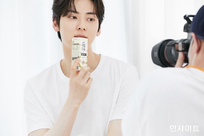 뉴이스트 황민현, 매일유업 매일두유 신규 CF촬영 완료