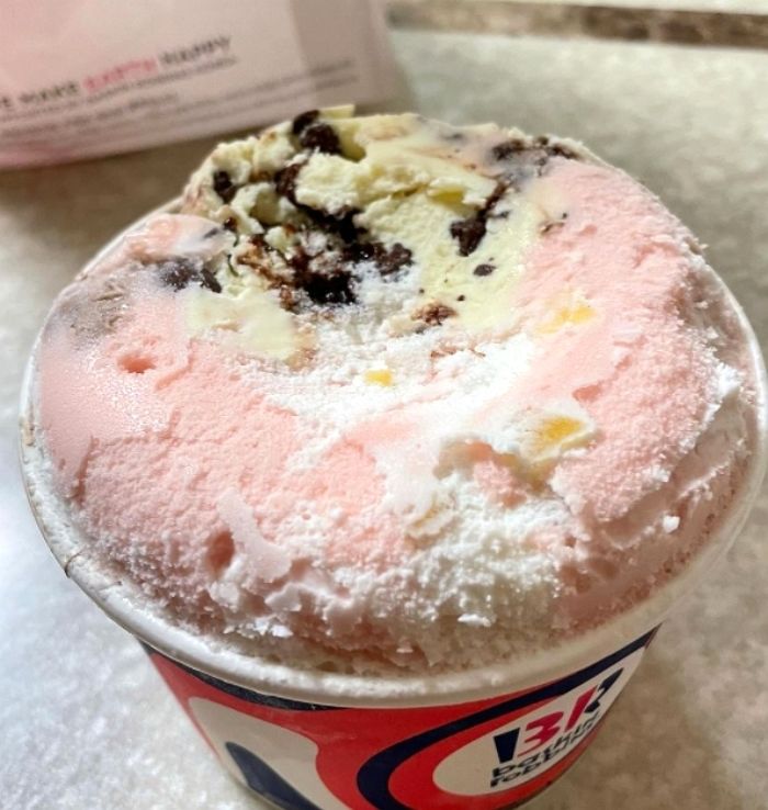 복숭아 콕콕 박혀 상큼하게 씹히는 배라 시즌 한정 신상 ‘피치 요거트’ 출시