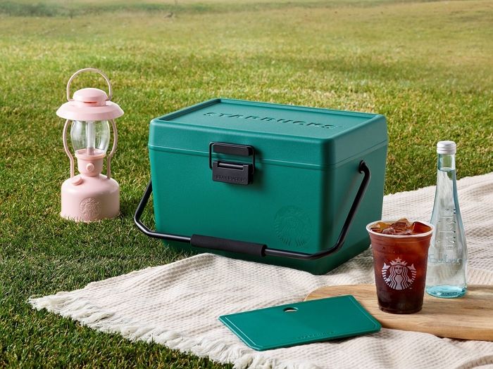 스타벅스가 올 여름 굿즈로 내놓은 ‘아이스박스·랜턴’ 캠핑세트