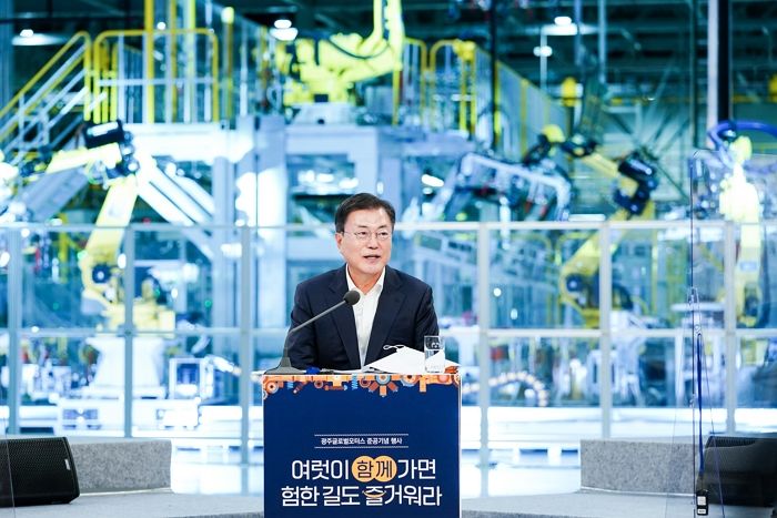 문 대통령 “구치소에서 맛본 쓴맛이 성장에 아주 큰 도움됐다”