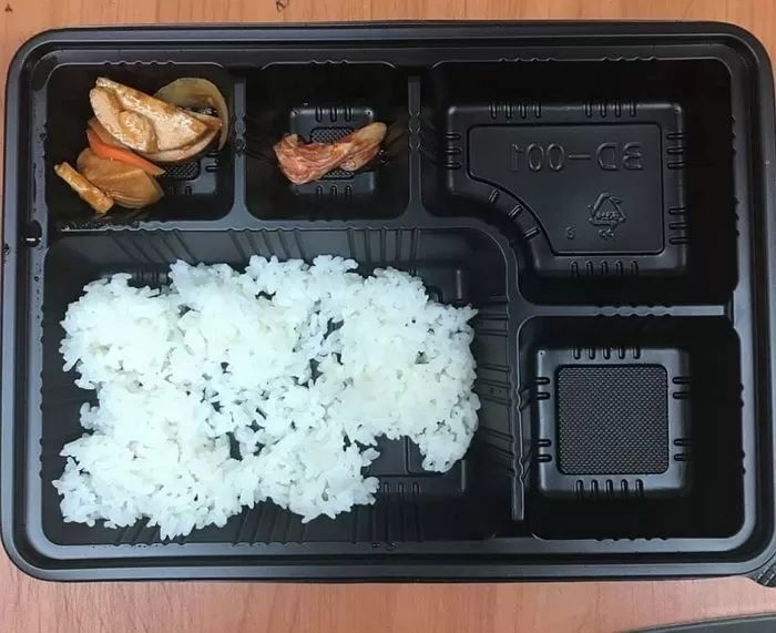 “이렇게 밥주면 전쟁 나도 못 싸워” 여군 출신 변호사가 軍의 ‘부실급식’ 해명에 가한 일침 (영상)