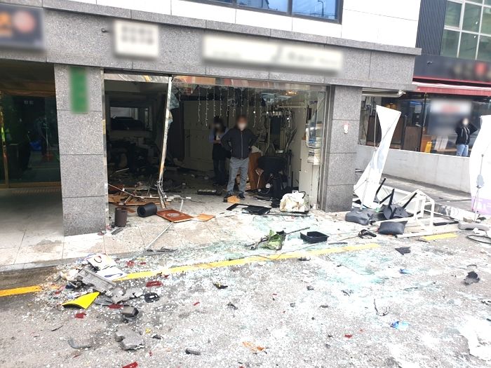 강남 서초역 인근 미용실로 차량 돌진시켜 1명 사망·2명 부상 당하게 한 ‘80대’ 운전자