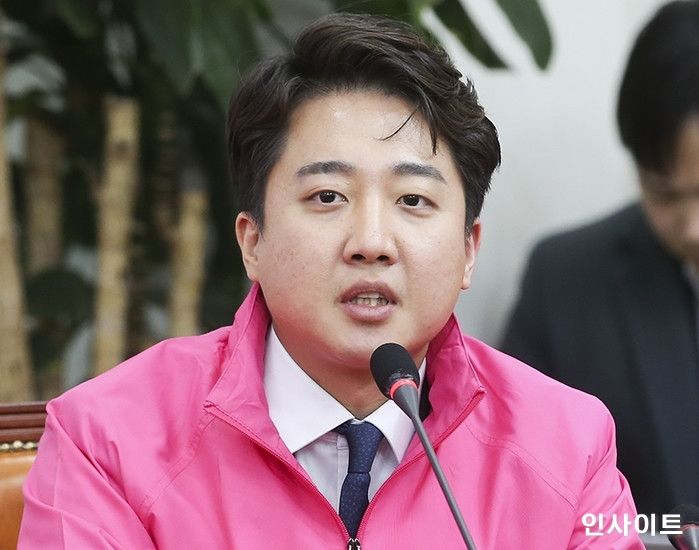 ‘대통령 비난’ 전단 고소장 소식에 문 대통령 페북에 등장한 ‘고소 댓글’ 감별기