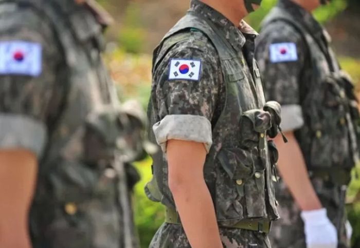 “육군훈련소 입소 후 천식 심해졌는데 ‘먼지·벌레’ 가득한 방에 격리당했어요”