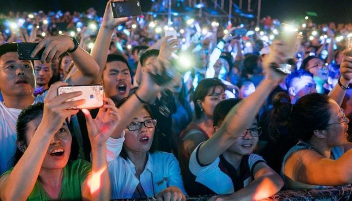 전세계 코로나로 난리인데 ‘노마스크’로 1만명 모여 페스티벌 즐긴 ‘중국 우한’ 시민들