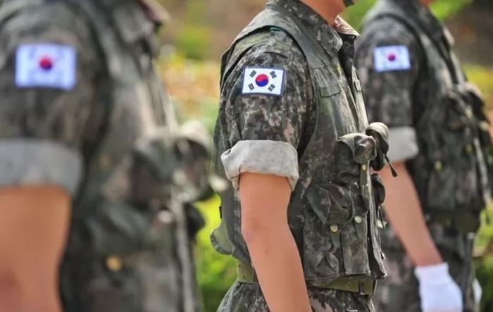 “격리 군인 ‘부실급식’ 해결한다며 일반병 반찬 줄였다”···군인이 공개한 ‘닭강정’ 수준