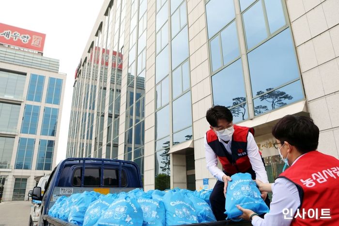 농심, 백혈병 환아에게 어린이날 선물세트 전달