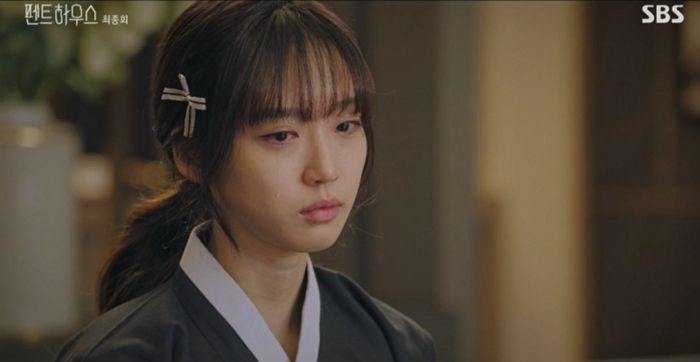 엄마 돌아가신지 1년 만에 여친 생겨 데이트에 돈 펑펑 쓰는 아빠...“이해해야vs너무하다”