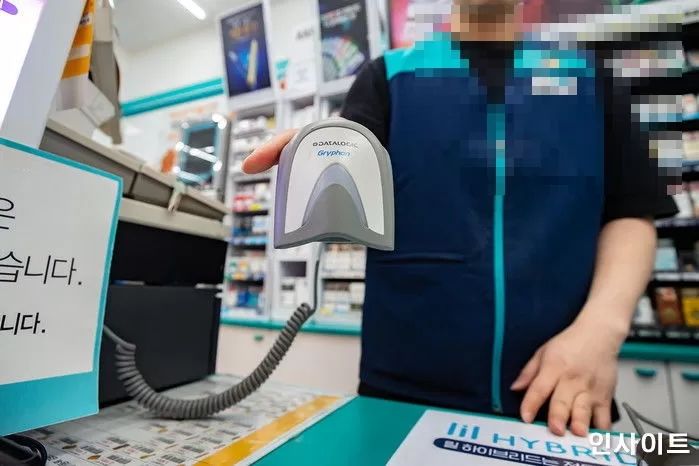 GS25 ‘메갈 논란’에 손님 발길 뚝 끊겨 매출 바닥난 편의점 사장님들