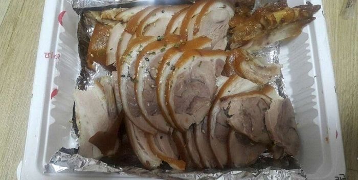 “족발 상태가 남자 XXX 같네요”...페미니스트의 ‘족발’ 리뷰를 보고 폭발한 사장의 일침