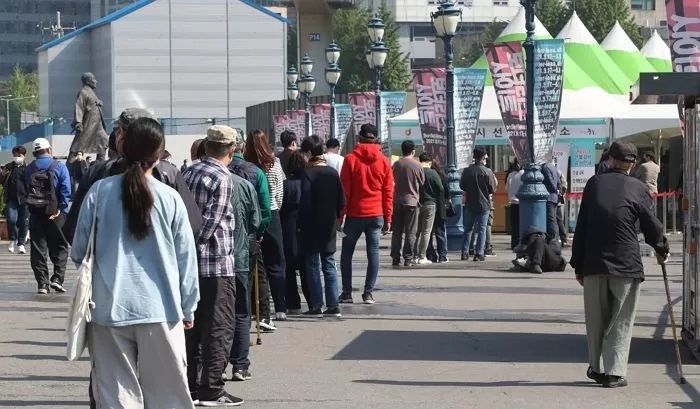 ‘어린이날’인 오늘 0시 기준 확진자 676명 추가···사흘 만에 다시 600명대