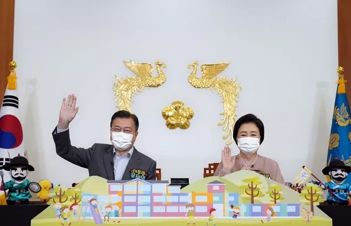 “대통령은 몇시에 자냐?”는 초등생 돌발 질문에 문 대통령이 ‘할일 많다’며 한 대답