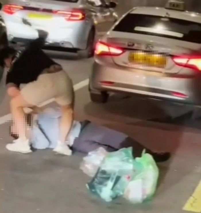 아버지뻘 ‘택시기사’ 바닥에 눕히고 무차별 폭행하는 신림동 문신남