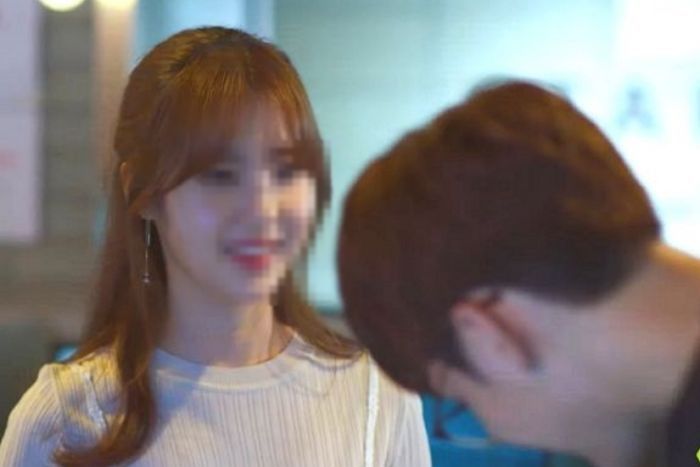 ‘차키+시계’를 카페 테이블에 올려놓은 남자에게 “꼬시려는 거 같아 불쾌해” 쪽지 쓴 여성