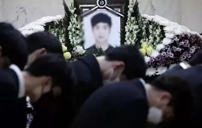 경찰, ‘한강 실종 대학생’ 신발 버리는 친구 가족 CCTV 영상 확보