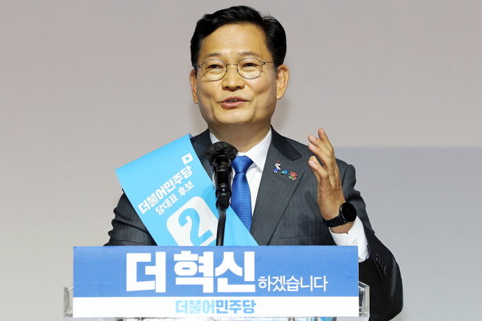 민주당 송영길 “남편은 술 먹다 죽고 여자는 바람나”···기러기 가족 비하 논란