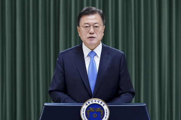 문재인 대통령 “어버이날 최고 효도는 백신 접종입니다”