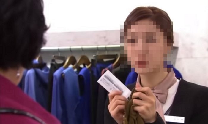 가게 오픈시간 맞춰 환불하러 온 손님에게 “이런 건 오후에 오라”며 훈계 늘어놓은 점장