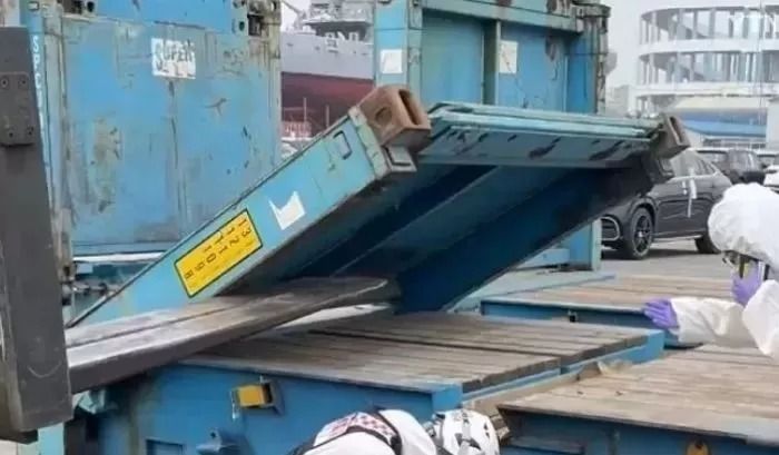 “평택항에서 300kg 컨테이너에 깔려 사망한 23살 故 이선호군의 친구입니다”