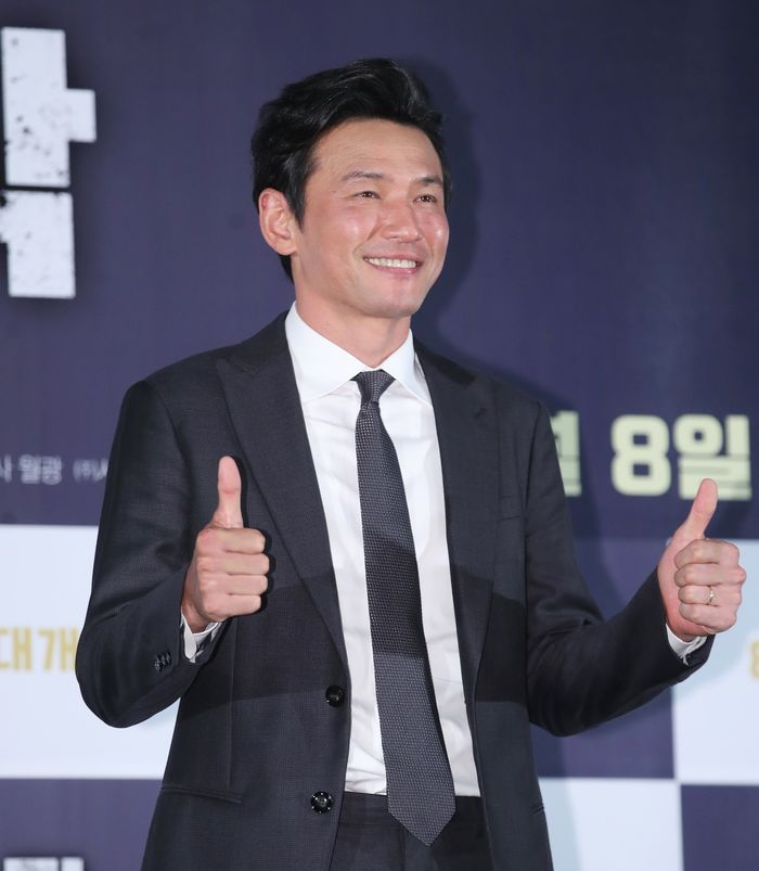 42살인 스타일리스트 생일날 스타벅스 커피 기프티콘 ‘42장’ 선물한 ‘센스 갑’ 황정민