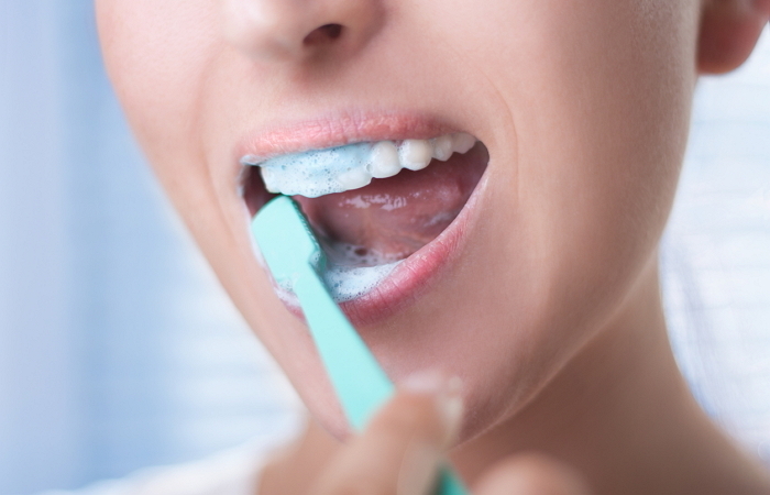 양치 이후 입에서 ‘락스 냄새’ 나 화장실에 ‘몰카’ 설치한 남성이 확인한 영상 내용