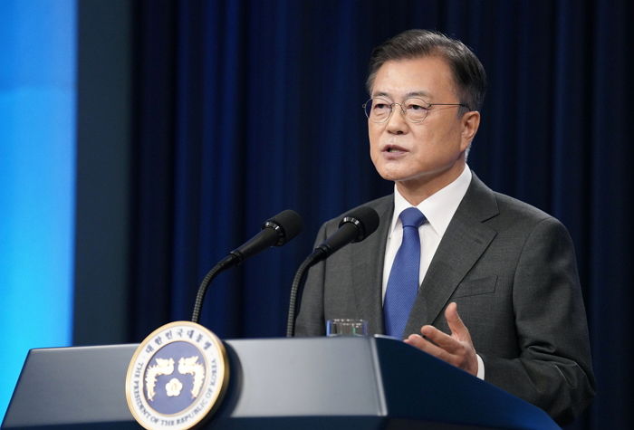 “자연스럽고 당연···제 지지자라면 예의 갖춰달라” 문자폭탄 두고 문 대통령이 한말