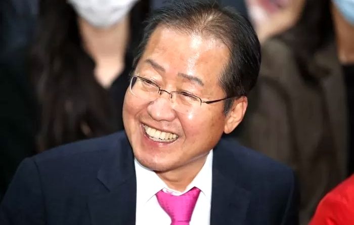 ‘성평등 토론회’서 시원하게 ‘낮잠’ 때렸던 홍준표에 대해 20대 남성들이 보인 반응