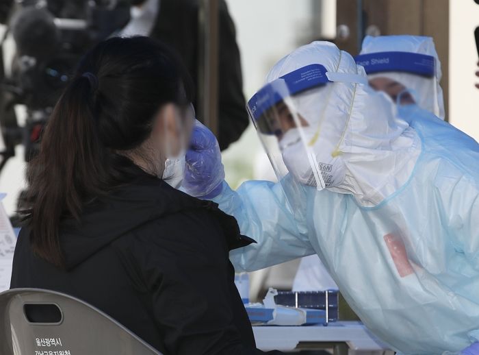 자가격리 이탈하고 거짓말한 50대 여성 확진자 ‘징역 6개월’ 실형