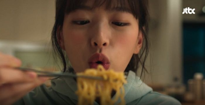 밀가루로 만든 우동·국수 모두 하얀색인데 라면 면발은 ‘노란색’인 이유