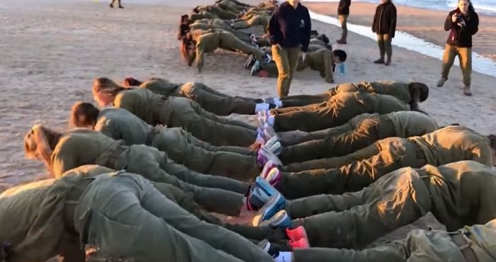 나라 지키기 위해 군대 간 ‘이스라엘 여군’들이 실제로 받는 훈련 클래스 (영상)