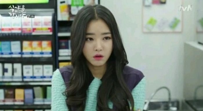 새로 온 편의점 알바녀에게 ‘갑툭튀’ 번따해 일자리 잃게 만든 손님