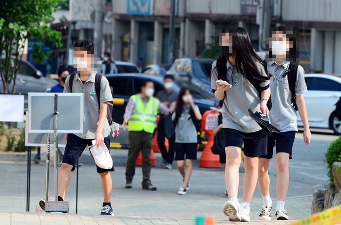 학생들 백신 접종 계획 없이 2학기 ‘전면 등교’ 추진하는 정부