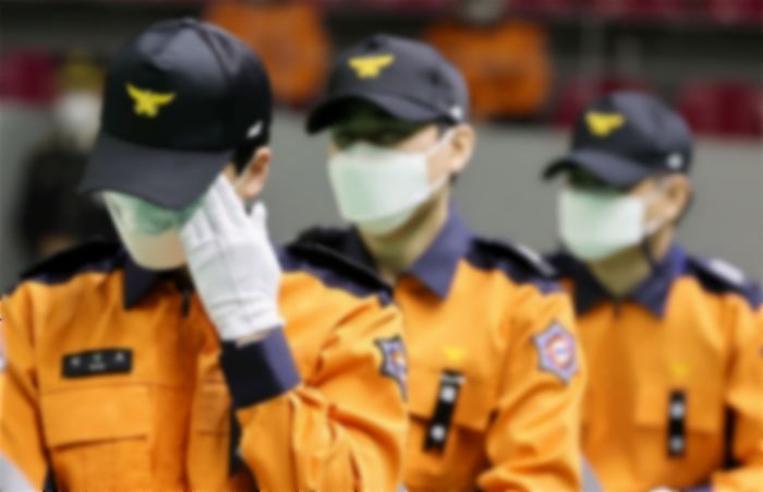 유족 연금 너무 부족해 순직한 동료 ‘조의금’ 모금 나선 대한민국 소방관들