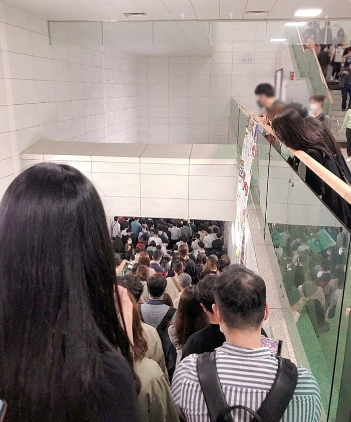 “불꽃축제 날인 줄”…매일 출퇴근 때마다 벌어진다는 ‘김포 골드라인’ 지옥철 상황