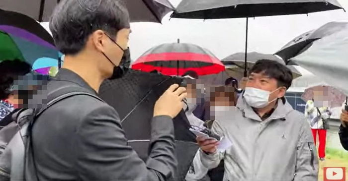 故 손정민 씨 한강 집회서 ‘후원’ 받던 유튜버에게 ‘그알PD’가 다가가 한 질문
