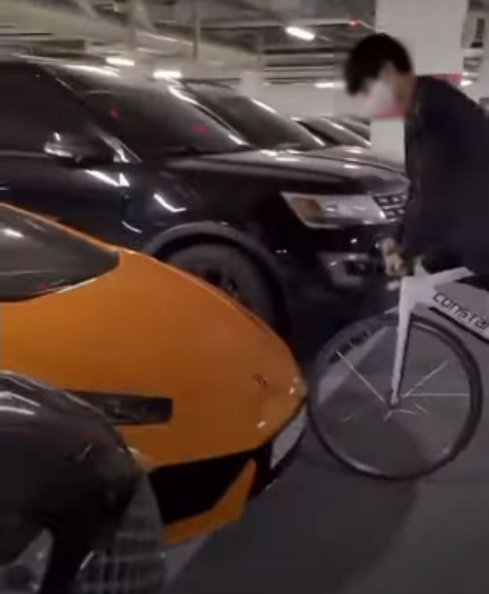 자전거로 람보르기니·페라리 테러한 10대 남학생의 최후