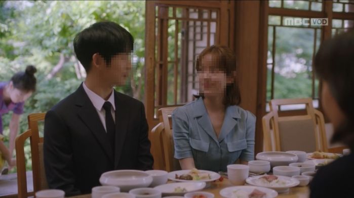 인사 와서 손 하나 까딱 안하는 오빠 여친···“손님이니 당연하다 VS 가정교육 형편없다”
