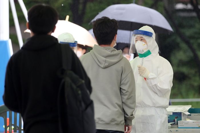 어제(17일) 코로나 확진자, 주말 영향으로 ‘528명’ 발생···사망자는 1명 늘어