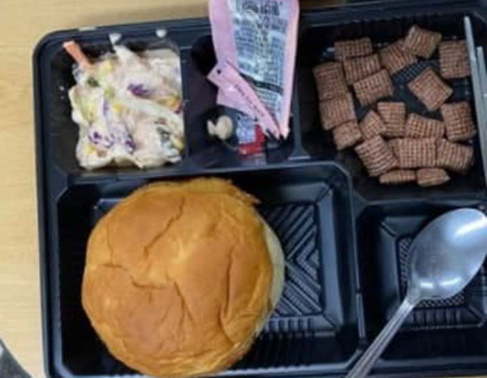 국방부 “시리얼 20알 ‘부실 급식’ 인정...전 부대 감사 예정”