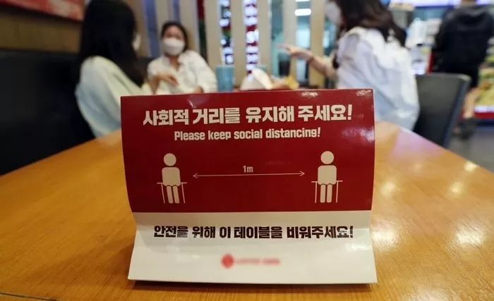 정부, 현행 거리두기·5인모임 금지 3주 연장