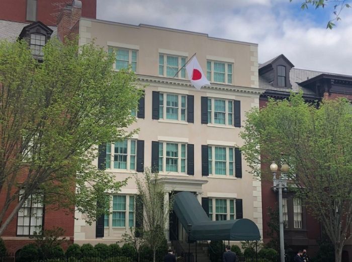 방미 때 영빈관 머물렀던 日 스가 총리와 달리 일반 호텔에 묵은 文대통령