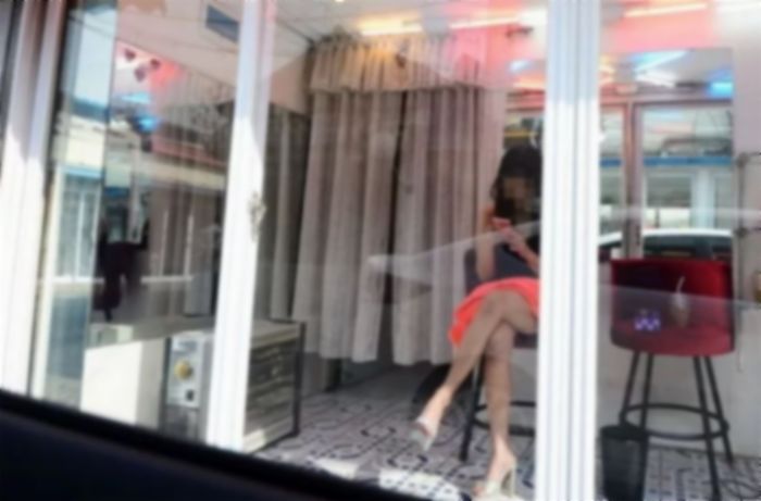 성을 ‘판 적’ 있는 사람 vs 성을 ‘산 적’ 있는 사람···둘중 하나와 사귀어야 한다면?