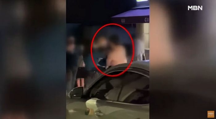 취객에 손 물려 피 흘리면서도 맨몸으로 제압해 뉴스에 등장한 여성 경찰관 (영상)