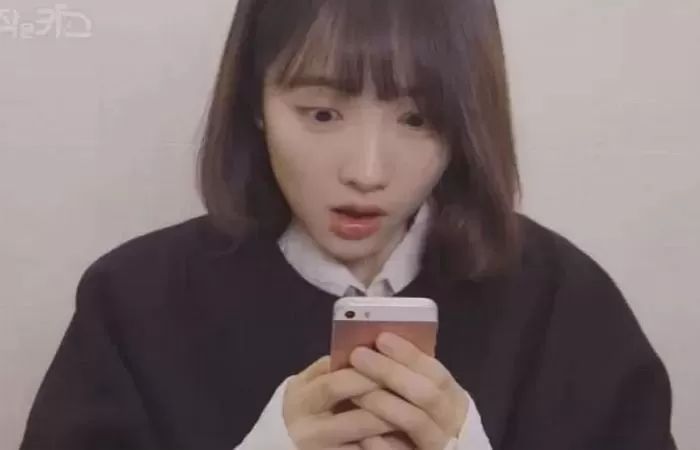 “아이폰에 ‘나는 그냥’ 입력 후 자동완성된 문장을 보고 소름이 끼쳤습니다”