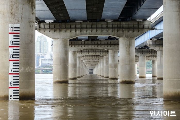 남편 닮았다고 학대하던 두살 아들 죽자 ‘택배상자’ 담아 한강에 던져버린 엄마