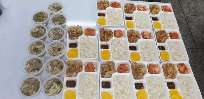 육군 부실급식하고 비교되는 해병대 ‘취사병’들이 만든 격리자 도시락 퀄리티