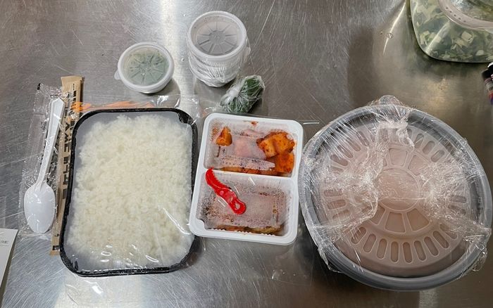 포장 뜯다가 화상 입었다고 ‘별점 테러’한 손님에게 국밥집 사장님이 남긴 하소연