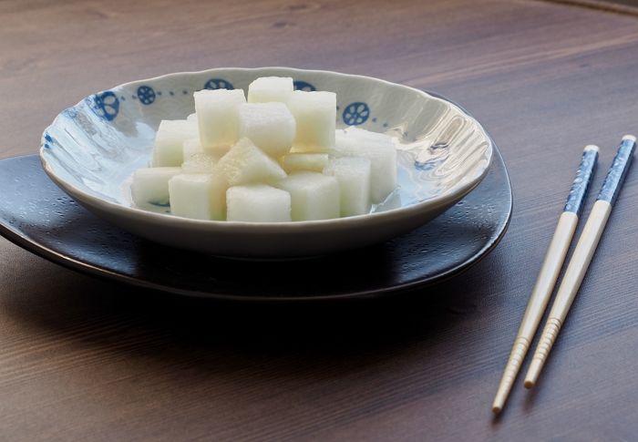 치킨집에서 유통기한 ‘하루’ 남은 치킨 무 준 것 “꺼림칙하다 vs 문제 없다”