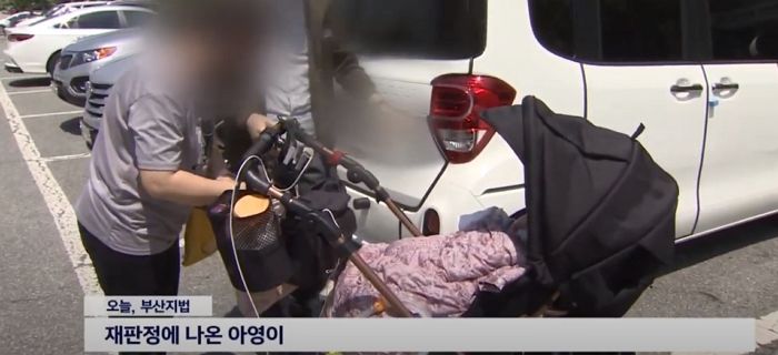 ‘의식·시력·청력’ 상실한 채 재판 나온 ‘간호사 학대’ 피해 아동 아영이