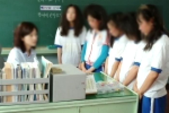 지각하면 15명 교사한테 일일이 사과하고 ‘사인’받아야 하는 한 고등학교의 ‘사과순례’ 제도
